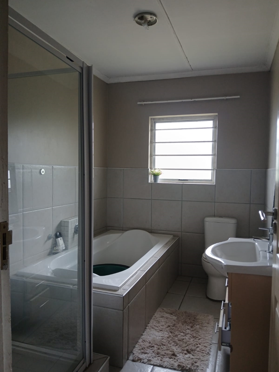 4 Bedroom Property for Sale in West Bank Eastern Cape